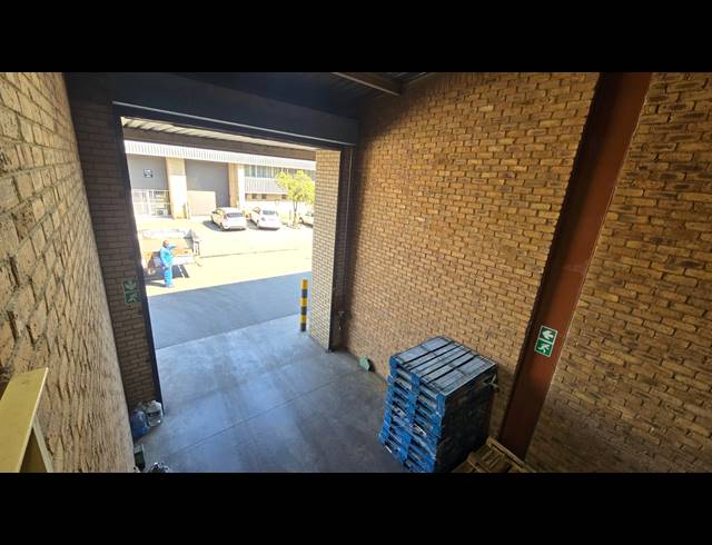 350M² WAREHOUSE TO LET IN MEADOWDALE
